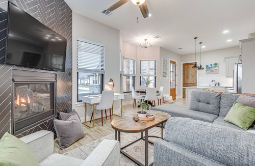 Argyle Cottage | Northlake Vacation Rental w/Pool & Hot Tub Access