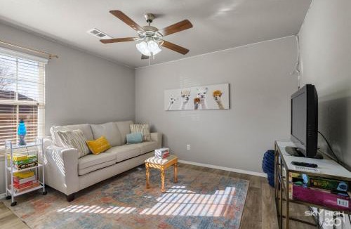 Van Buren House | Northridge Family Retreat