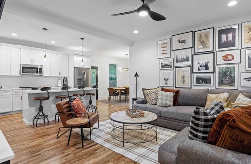 Red Bank House | Northshore 5BR Fun Escape – Minutes to Downtown
