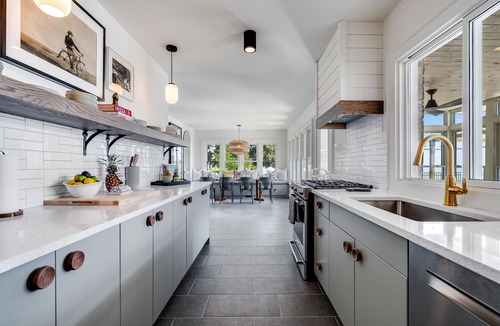 Kingsville House | Northshore Beach Estate Salt water pool & Hot Tub