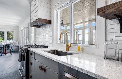 Kingsville House | Northshore Beach Estate Salt water pool & Hot Tub