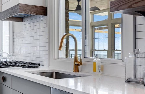 Kingsville House | Northshore Beach Estate Salt water pool & Hot Tub
