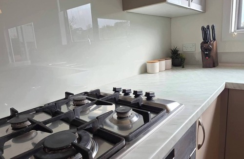 Glenfield House | Northshore Central Cosy & Comfortable 3BR Home