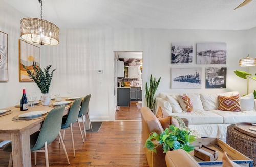 Northside House | Northshore Chattanooga Bungalow Sleeps 6 Walkable Location