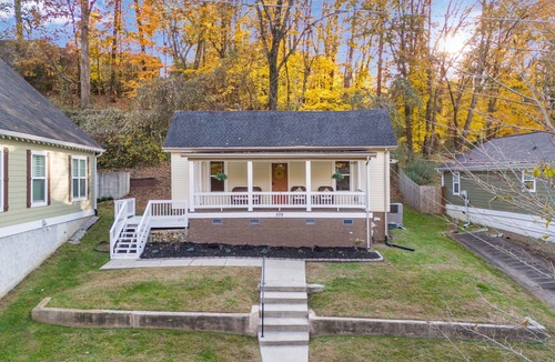 Northside House | Northshore Chattanooga Bungalow Sleeps 6 Walkable Location