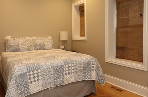 Albany Park Apartment | NorthSide Chicago Getaway