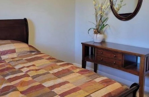 Greenwood Condo | Northside Condo with Wooded View