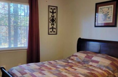 Greenwood Condo | Northside Condo with Wooded View