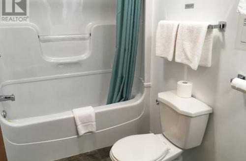 Vermilion Bay Hotel | Northside Motel