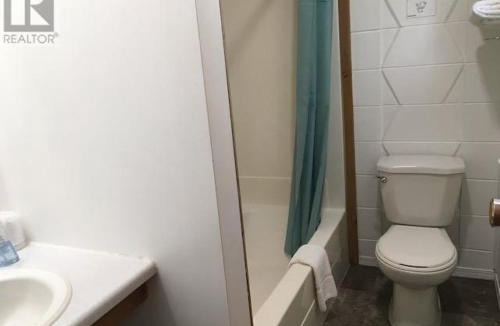 Vermilion Bay Hotel | Northside Motel