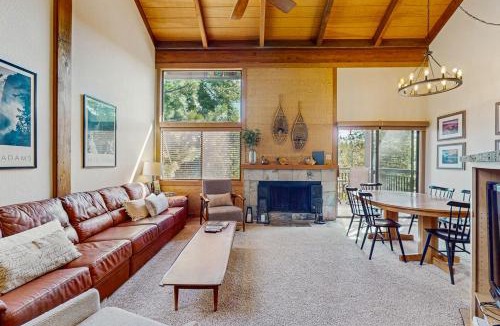 Truckee Apartment | Northstar Condo with Forested Views