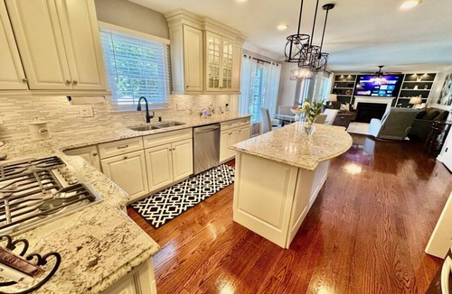 Greensboro House | Northwest Greensboro 5 Bed Room House