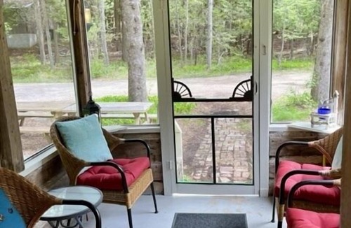 Ephraim House | Northwind Cottage #1, Families and dogs welcome! Walk to the village and the beach!