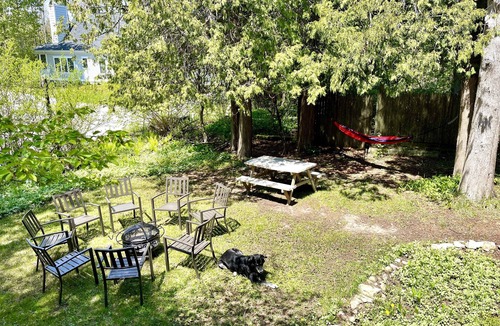 Ephraim House | Northwind Cottage #1, Families and dogs welcome! Walk to the village and the beach!