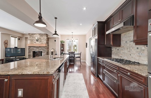 Craigleith Ski Chalet | Northwinds Ridge Chalet - Luxury Blue Mountain Fall Escape w Hot Tub