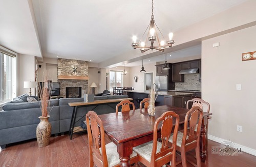 Craigleith Ski Chalet | Northwinds Ridge Chalet - Luxury Blue Mountain Fall Escape w Hot Tub