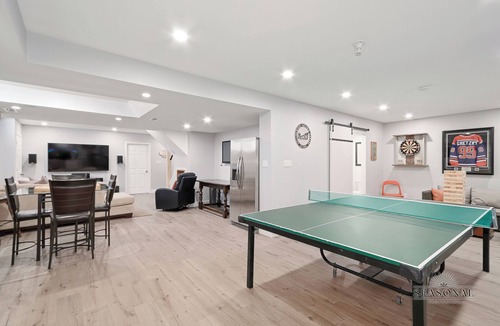Craigleith Ski Chalet | Northwinds Ridge Chalet - Luxury Blue Mountain Fall Escape w Hot Tub