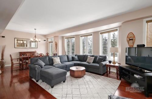 Craigleith Ski Chalet | Northwinds Ridge Chalet - Blue Mountain Fall Escape w Hot Tub