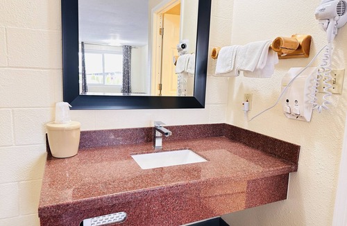 Blaine Hotel | Northwoods Motel