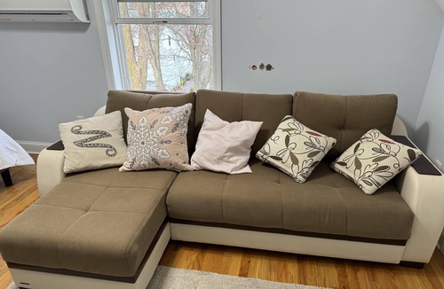 Norwalk House | Norwalk 3br/3.5 baths townhome with private backyard