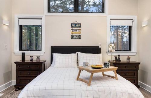 Town of Diana Ski Chalet | Norwegian Woods - Private Waterfront,66 Acres!