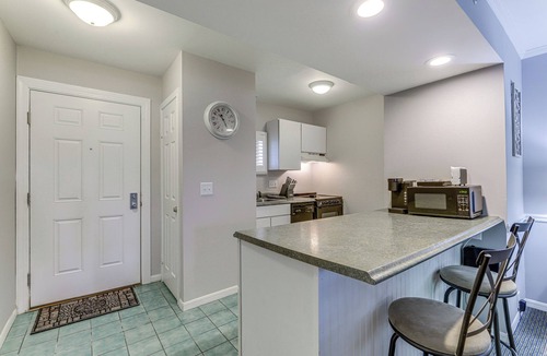 Norwich Apartment | Norwich Vacation Rental w/Golf Course Views!