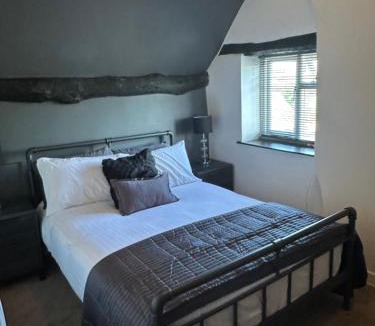 Newport Hotel | Norwood House