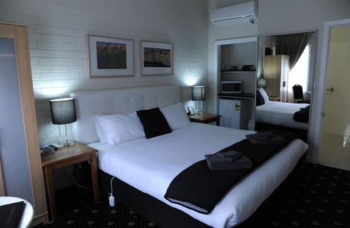 Mount Eliza Hotel | Norwood House Motel & Reception Centre
