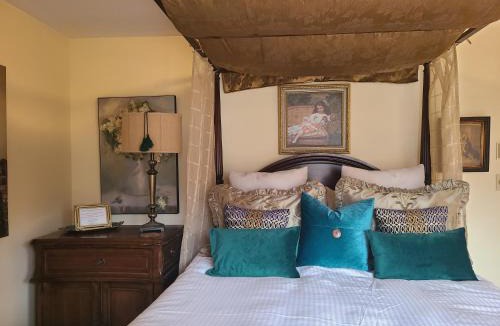 Halifax Apartment | Nostalgic Enchanting Home