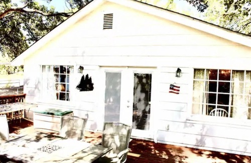 Nocona Bed & Breakfast | Nostalgic getaway on Lake Nocona