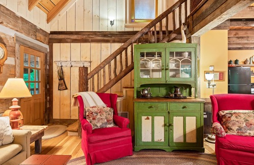 Gnaw Bone Cabin | Nostalgic log cabin with antique furnishings. Pet-friendly!