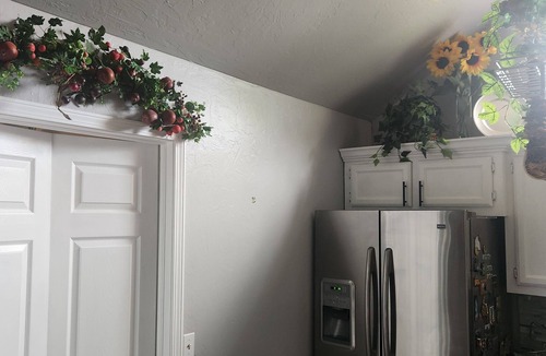 Oklahoma City House | Nostalgic Y2K themed rental 🏡 5 bed 🛏 2 full bath 🛁 large seating areas 🛋
