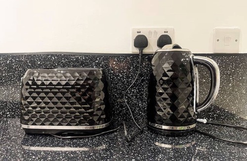 Highbury West Apartment | NOT ACTIVE!