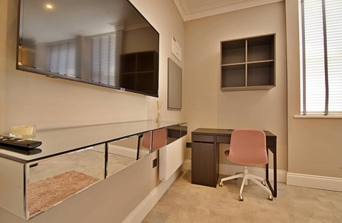 Lancaster Apartment | Not Bookable