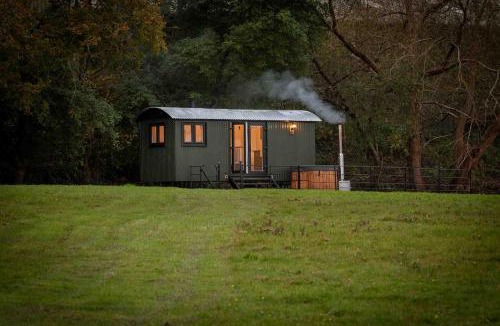 Golden Cross Cabin | NOT OPERATING, BOOKINGS WILL BE REMOVEd