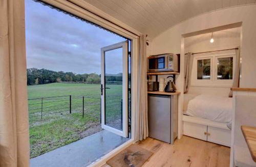 Golden Cross Cabin | NOT OPERATING, BOOKINGS WILL BE REMOVEd