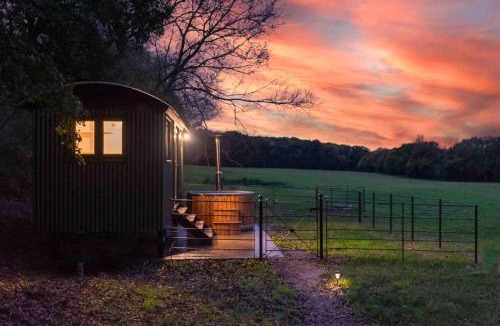 Golden Cross Cabin | NOT OPERATING, BOOKINGS WILL BE REMOVEd