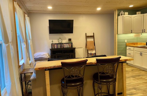 Woods Creek House | Not So Tiny House with WiFi in charming Monroe