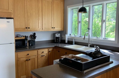 Wolcott House | ‘Not To Worry’ Waterfront Home