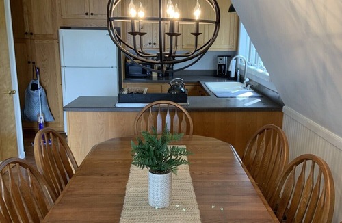 Wolcott House | ‘Not To Worry’ Waterfront Home