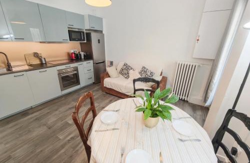 5th Arrondissement Apartment | Notre Dame in Latin Quarter Stylish Flat for 6