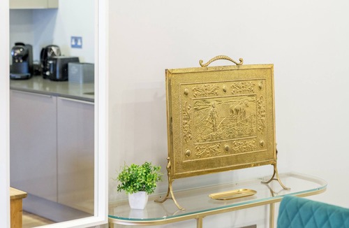 Dalgarno Apartment | Notting Hill Canal view balcony