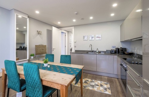 Dalgarno Apartment | Notting Hill Canal view balcony