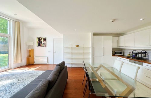 Dalgarno Apartment | Notting Hill - Canalside Apartment!