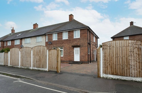 Bramcote Apartment | Nottingham Top Serviced Home (Chayil Experts)