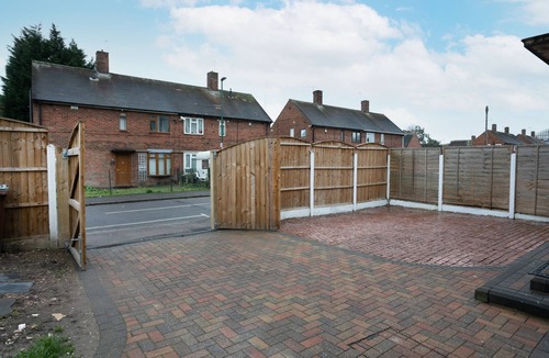 Bramcote Apartment | Nottingham Top Serviced Home (Chayil Experts)