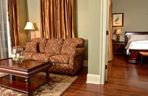 Point Clair Hotel | Nottoway Plantation Resort