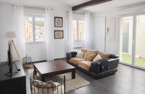 Cabestany Apartment | Nouveau - L'Ensoleillé Terrasse & Atypique - 10 Min Plages - Serenité & Confort - IDEAL FAMILLE Parking et Wifi Gratuit - OFFRE SPECIALE