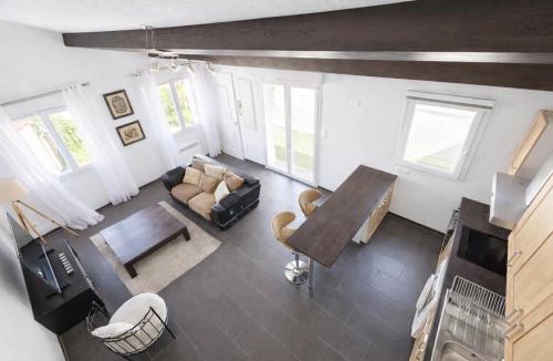 Cabestany Apartment | Nouveau - L'Ensoleillé Terrasse & Atypique - 10 Min Plages - Serenité & Confort - IDEAL FAMILLE Parking et Wifi Gratuit - OFFRE SPECIALE