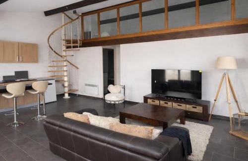 Cabestany Apartment | Nouveau - L'Ensoleillé Terrasse & Atypique - 10 Min Plages - Serenité & Confort - IDEAL FAMILLE Parking et Wifi Gratuit - OFFRE SPECIALE